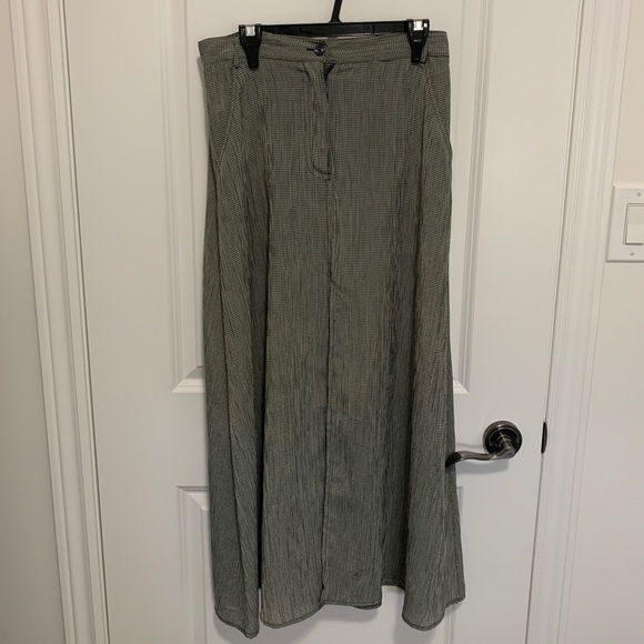 Black and White Skirt/pant - Picture 4 of 4